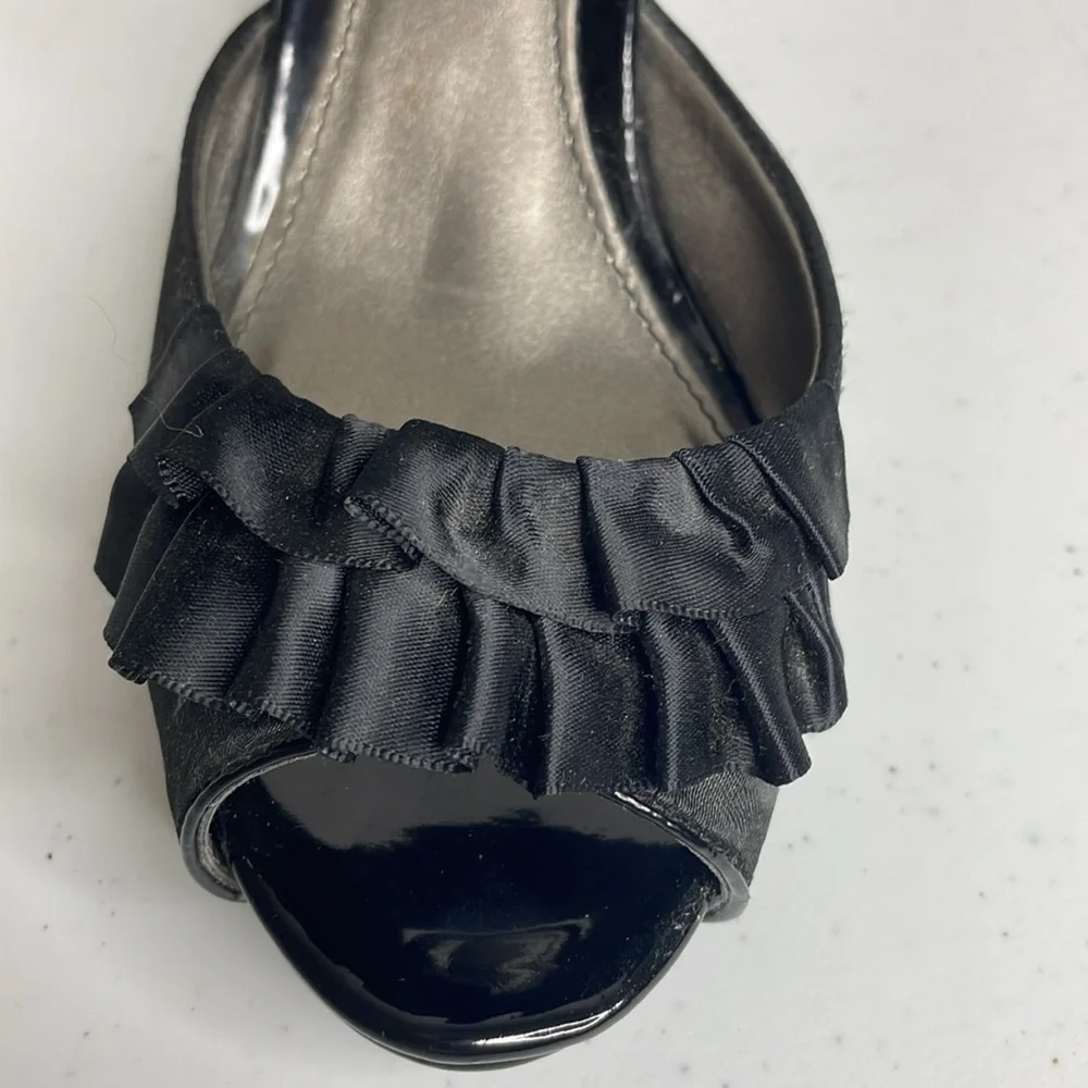 🍉 Size 6.5 FERGALICIOUS BLACK SATIN